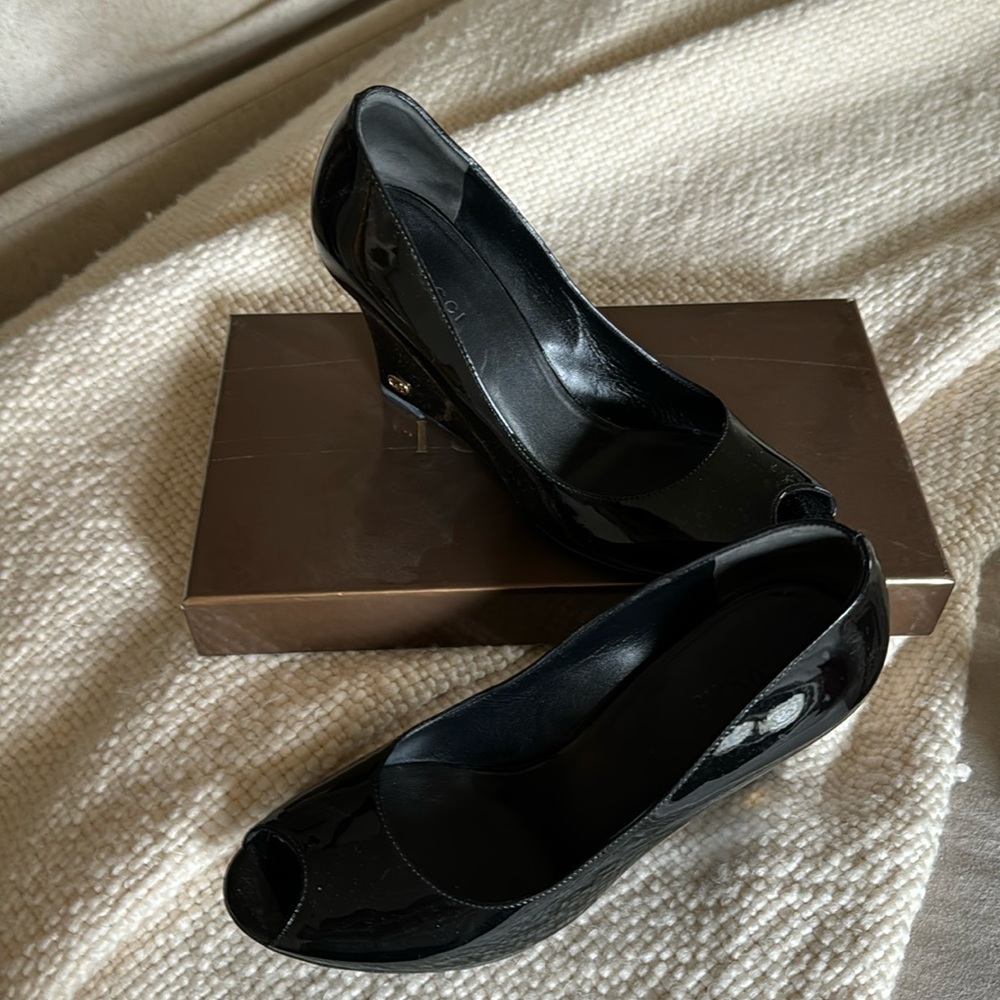 Women’s Gucci black patent espadrille